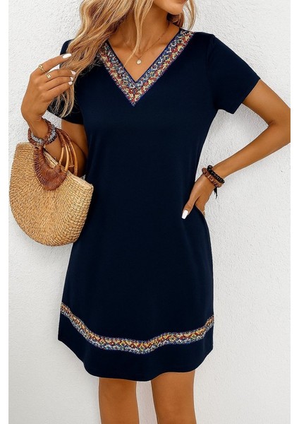 Kadın Kısa Kollu V Yakalı Etnik Desen Şerit Detaylı Viskon Elbise fırsatları