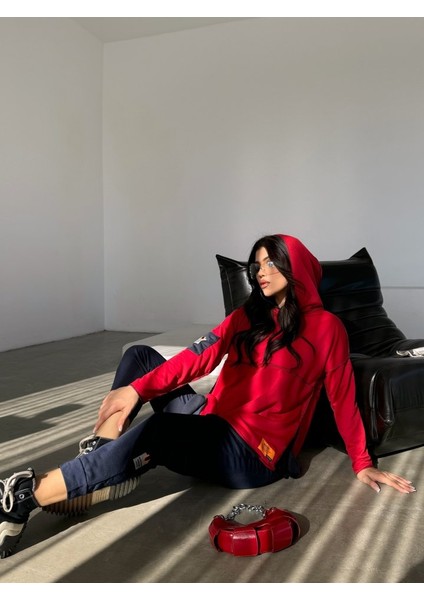 Kadın Kırmızı Kapşonlu Etek Ucu Detay Arma Ters Dikiş Gorunumlu Ikili Takım fiyatları