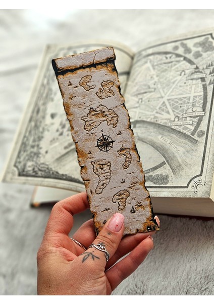 Korsan Harita Desenli Kabartmalı Kitap Ayracı