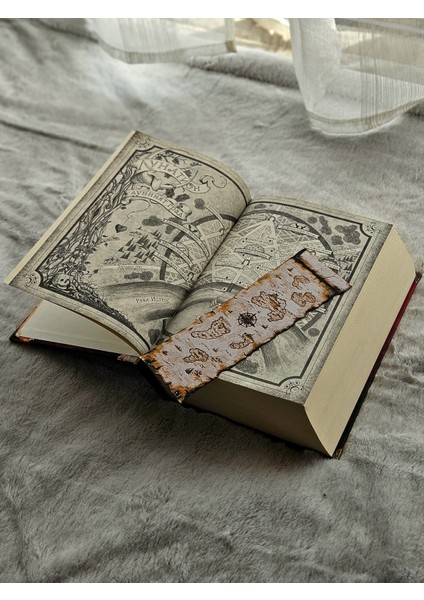 Korsan Harita Desenli Kabartmalı Kitap Ayracı fiyatları