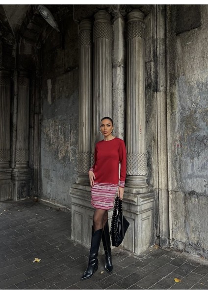 Kadın Uzun Kollu Bisiklet Yaka Kol Ağzı ve Etek Ucu Baskılı Iki Iplik Elbise