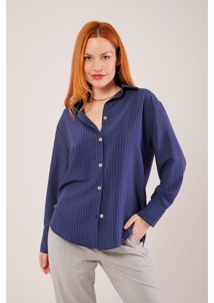 Ince Çizgi Detaylı Lacivert Gömlek