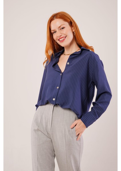 Ince Çizgi Detaylı Lacivert Gömlek fırsatları