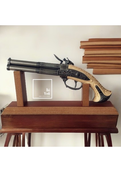 Raymond 3 Namlulu Çakmaklı Tabanca Maketi, Dekoratif Fransız Tarzı Silah Objesi Standlı Lüks Hediye