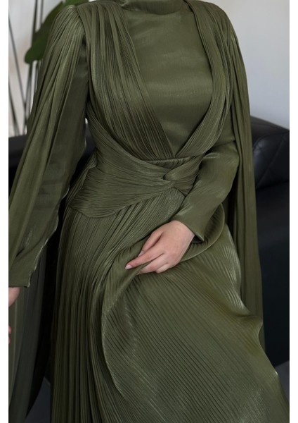 Rienne Pelerinli Pliseli Jan Jan Abiye Haki fırsatları