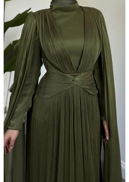 Rienne Pelerinli Pliseli Jan Jan Abiye Haki indirimleri