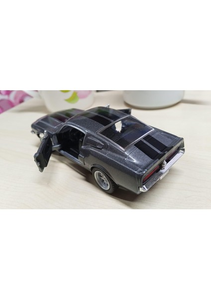 Kinsmart Oyuncak Metal Model Araba 1/36 Çek Bırak 1967 Siyah Shelby GT-500 Füme fırsatları