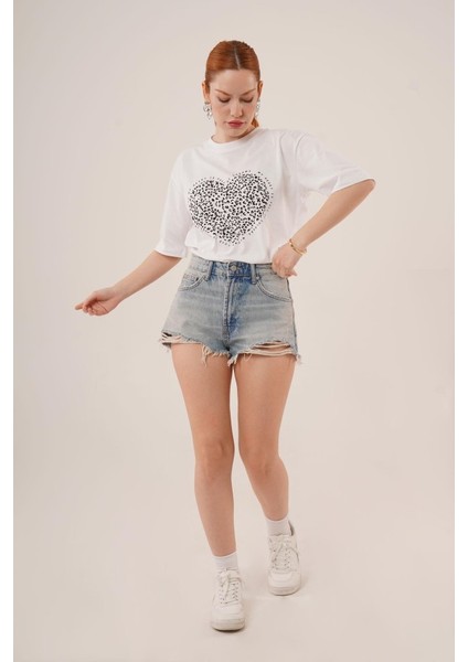 Kalp Baskılı Crop Beyaz Tişört fırsatları