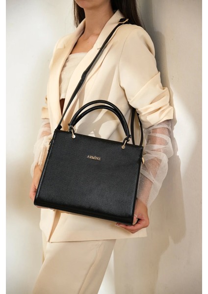 355 Kadın Kol Çantası Siyah fiyatları