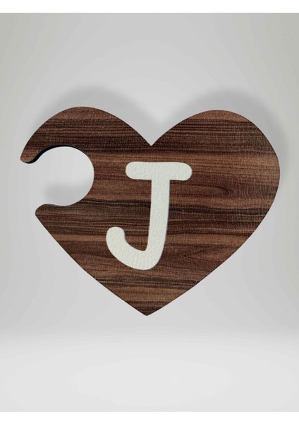 J Harfi (Sağ Parça) – Ahşap Puzzle Kalp Harf Magnet – Buzdolabı Süsü – Ikili Uyumlu (KOD:1014)