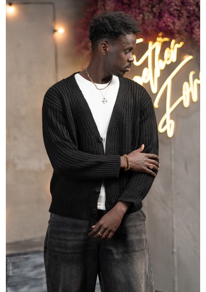 Oversize Crop Model V Yaka Düğme Kapamalı Örgü Hırka fiyatları