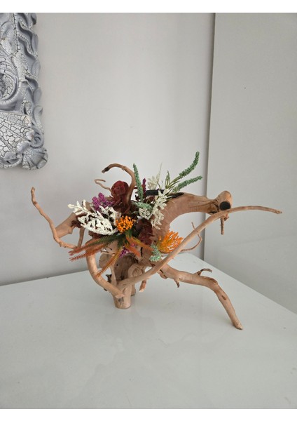 El Yapımı Doğal Kök Dekor – Renkli Yapay Çiçekli Masa Üstü Tasarım fiyatları