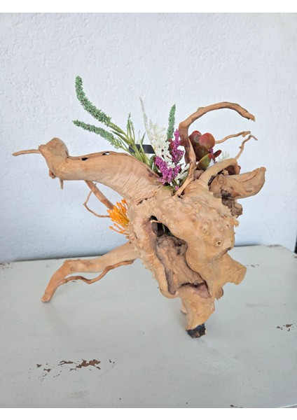 El Yapımı Doğal Kök Dekor – Renkli Yapay Çiçekli Masa Üstü Tasarım modelleri