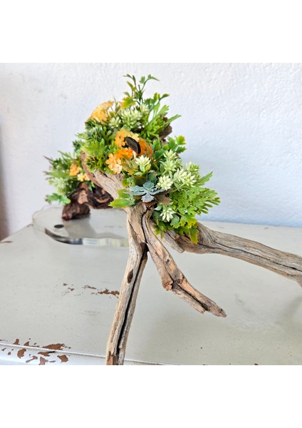 El Yapımı Doğal Ağaç Dekor – Sarı ve Yeşil Yapay Çiçekli Masa Üstü Tasarım modelleri