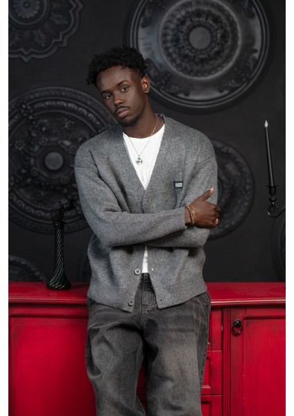 Oversize V Yaka Düğme Kapamalı Salaş Model Hırka modelleri