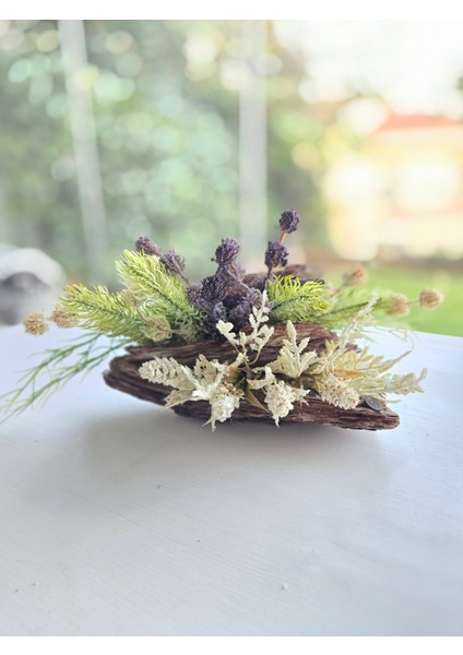 El Yapımı Doğal Ağaç Kabuklu Dekor – Yeşil ve Beyaz Yapay Bitkili Masa Süsü