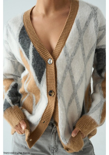 Kadın V Yaka Baklava Desenli Şardonlu Yumoş Hırka