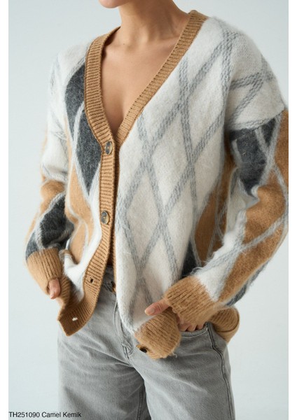 Kadın V Yaka Baklava Desenli Şardonlu Yumoş Hırka fırsatları