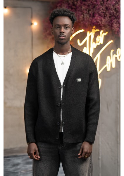 Oversize V Yaka Düğme Kapamalı Salaş Model Hırka