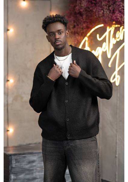 Oversize V Yaka Düğme Kapamalı Salaş Model Hırka fırsatları