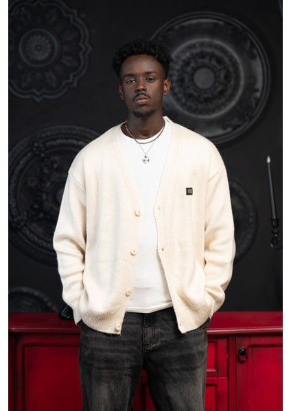 Oversize V Yaka Düğme Kapamalı Salaş Model Hırka