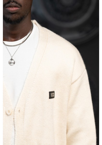 Oversize V Yaka Düğme Kapamalı Salaş Model Hırka indirimleri