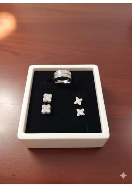 Zirkon Taşlı Üçlü Küpe Seti