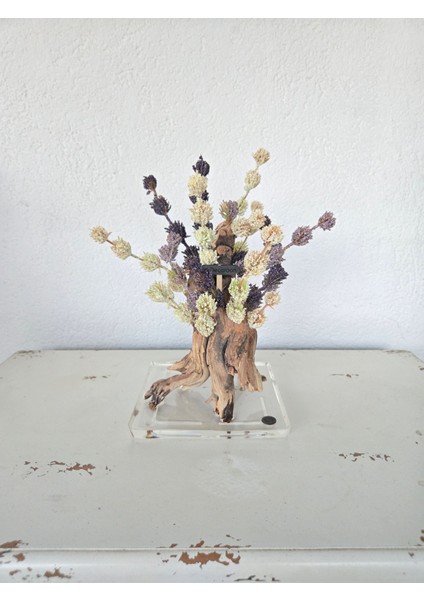 El Yapımı Doğal Kök Dekor – Epoksi Tabanlı Mor ve Beyaz Yapay Çiçek Tasarımı