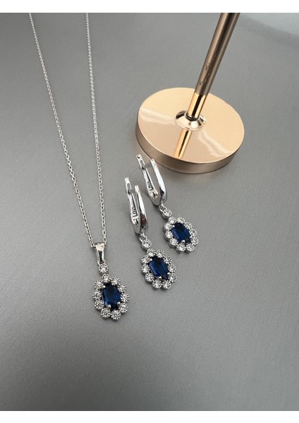 Gümüş Safir Oval Taşlı Sallantılı Küpe ve Kolye Seti indirimleri