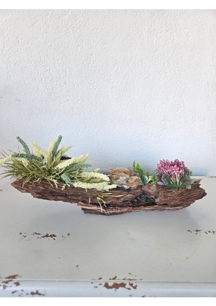 El Yapımı Doğal Ağaç Kabuğu Dekor – Mor & Beyaz Yapay Çiçekli Masa Süsü