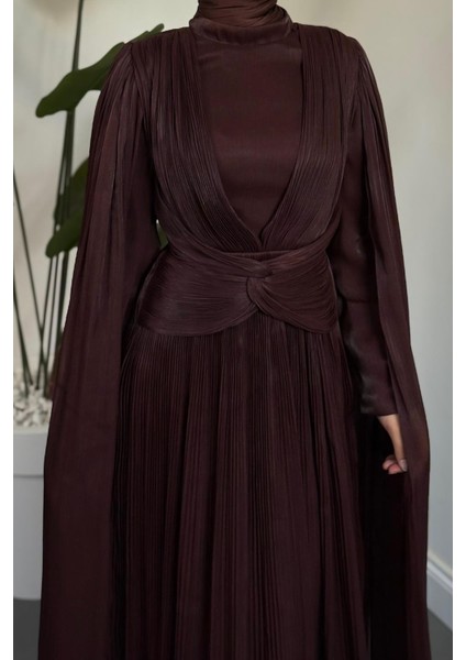 Rienne Pelerinli Pliseli Jan Jan Abiye Çikolata Kahve