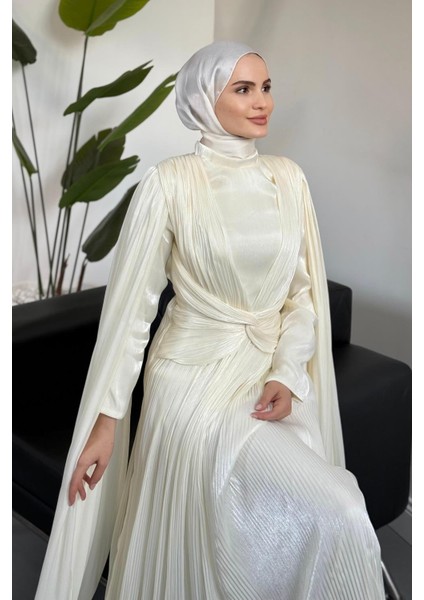 Rienne Pelerinli Pliseli Jan Jan Abiye Ekru fırsatları