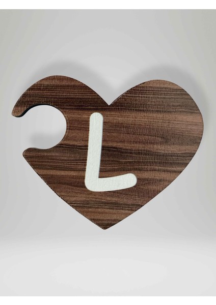 L Harfi (Sağ Parça) – Ahşap Puzzle Kalp Harf Magnet – Buzdolabı Süsü – Ikili Uyumlu (KOD:1018)