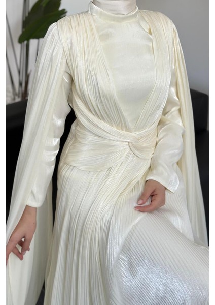 Rienne Pelerinli Pliseli Jan Jan Abiye Ekru