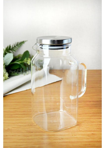 1,5lt Borosilikat Ateşe Dayanıklı Metal Kapaklı Cam Kare Sürahi