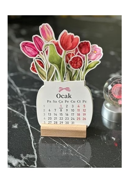 2026 Ahşap Ayaklı Çiçekli Mini Özel Tasarım, Masaüstü Takvim, Lale Çiçek Buketi - Yeni Yıl 2026 modelleri