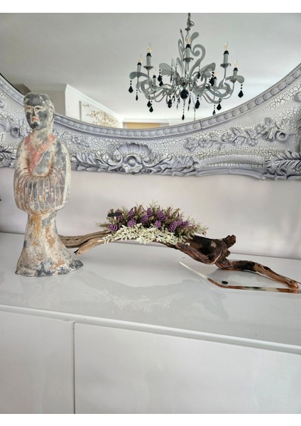 El Yapımı Doğal Ağaç Dekor – Lavanta Moru ve Beyaz Yapay Çiçekli Tasarım