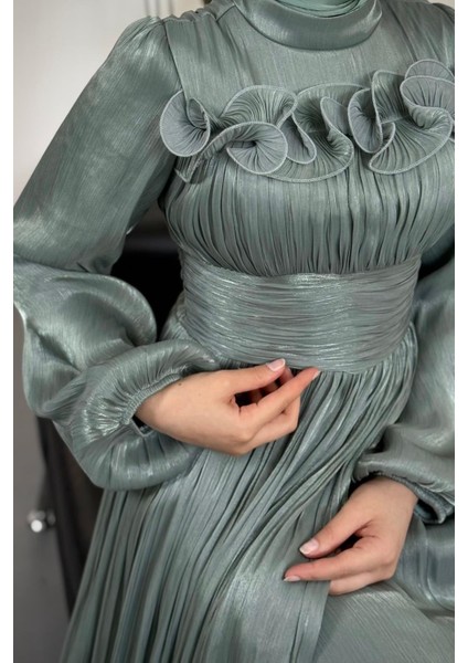 Maryam Altı ve Göğüs Kısmı Fırfırlı Janjan Abiye Mint fırsatları