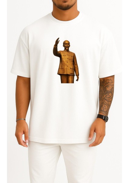 Oversize Metal, Ho Chi Minh, Statue Göğüs Tasarımlı Unisex T-Shirt