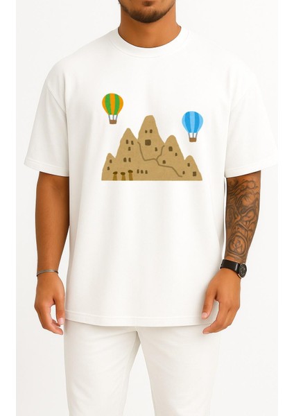 Oversize Kapadokya Peri Bacaları ve Balonlar Göğüs Tasarımlı Unisex T-Shirt