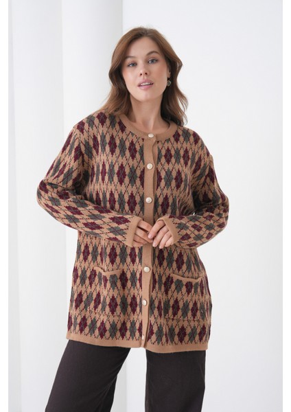 Kadın Tesettüre Uygun Önden Düğmeli Cepliuzun Kol Şık Geniş Kalıp Desenli Triko Ceket modelleri