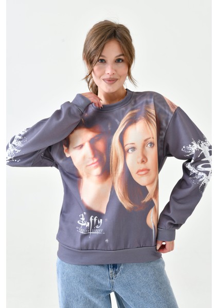 Kadın Yüz Baskılı Oversize Geniş Kalıp Desenli Curve Sweatshirt indirimleri