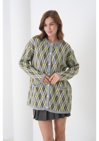 Kadın Tesettüre Uygun Önden Düğmeli Cepliuzun Kol Şık Geniş Kalıp Desenli Triko Ceket