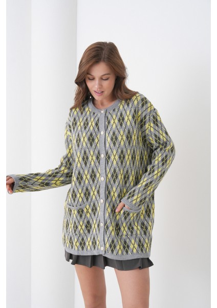 Kadın Tesettüre Uygun Önden Düğmeli Cepliuzun Kol Şık Geniş Kalıp Desenli Triko Ceket fiyatları