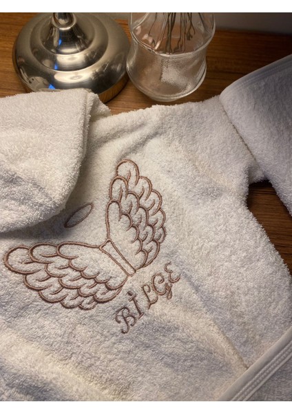 Kişiye Özgü Isim Nakış Melek Kanadı Desenli Bebek Havlu Bornoz Takımı 0-3 Yaş