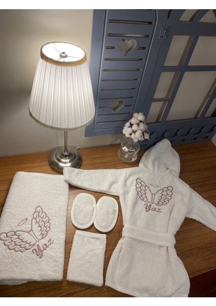 Kişiye Özgü Isim Nakış Melek Kanadı Desenli Bebek Havlu Bornoz Takımı 0-3 Yaş fiyatları