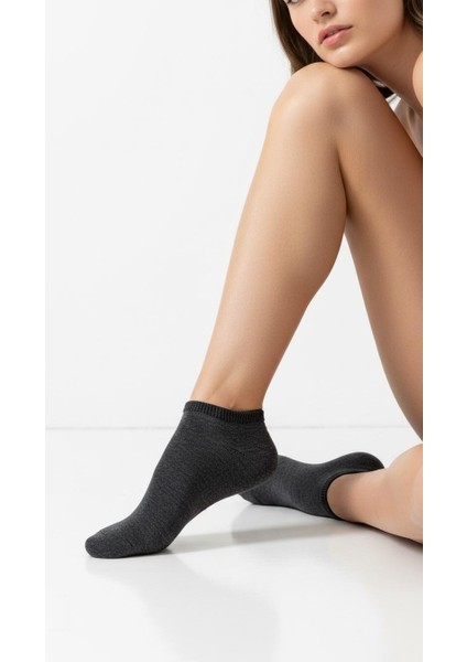 Kadın Pamuklu Görünmez Patik Çorap 4’lü Set – Siyah / Beyaz / Karışık Renk – Kaymaz Silikonlu, Terletmeyen, Konforlu