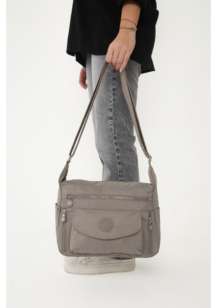 Sanmorris Glc Kadın 3053 Suya Dayanıklı Krinkıl Kumaş Çok Gözlü Ayarlanabilir Çapraz Askılı Omuz Çantası