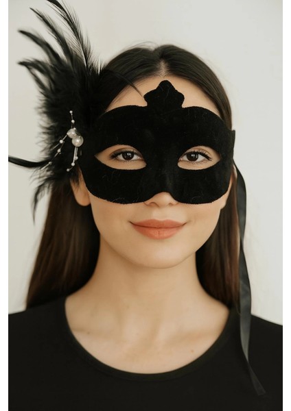 Siyah Renk Yandan Tüylü Süet Kaplama Beyaz Incili Parti Maskesi 18X15 cm fırsatları