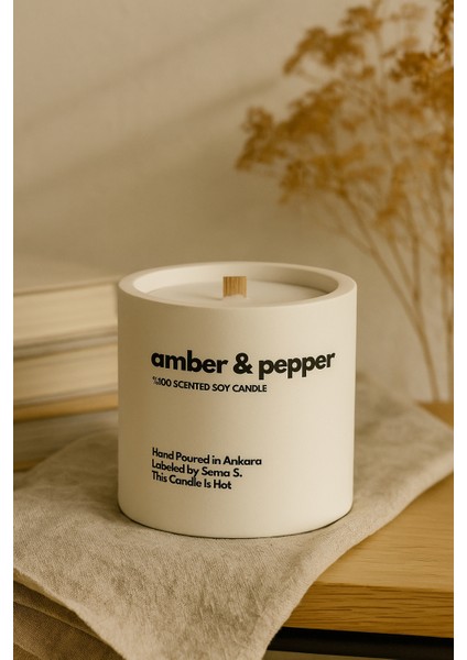 : Amber & Pepper : Modern Beyaz Beton Mum (Amber, Karabiber, Tonka, Sedir) fiyatları